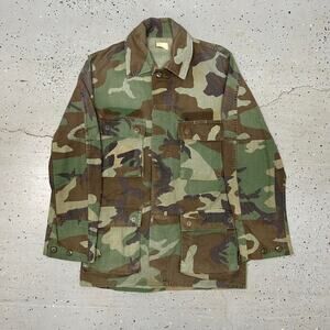 VTG military camo jacket with button closure